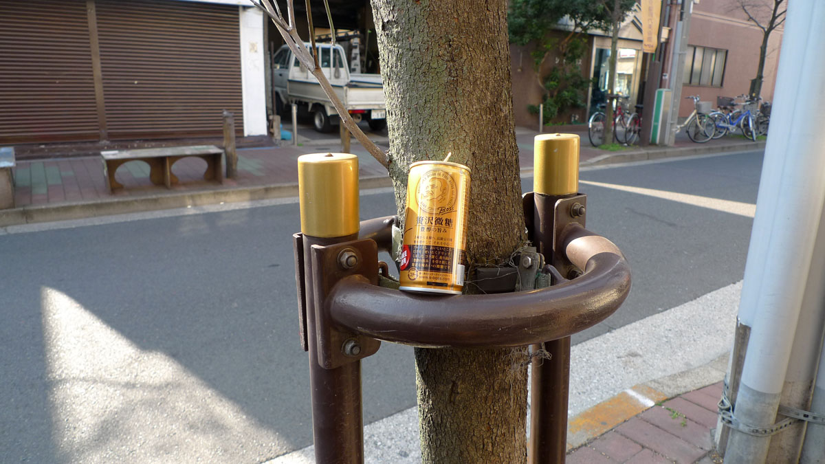 120112 Tokyo camouphlage litter
